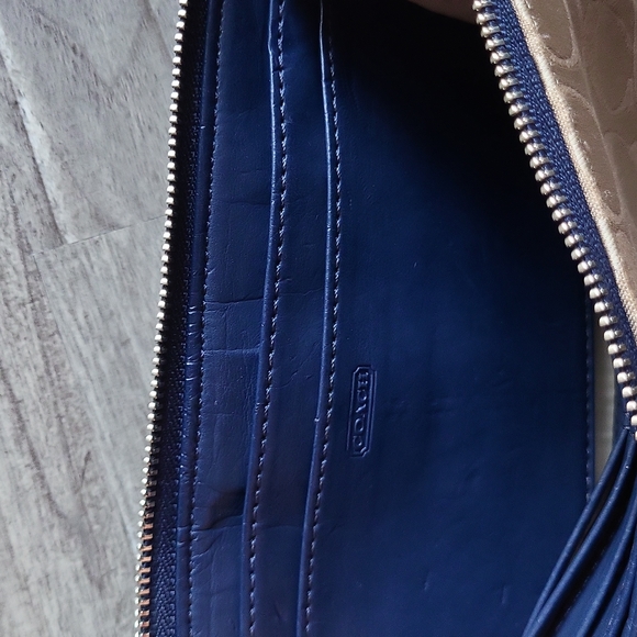 🌼🐎 Coach tan & blue wallet/Wristlet - Picture 5 of 13